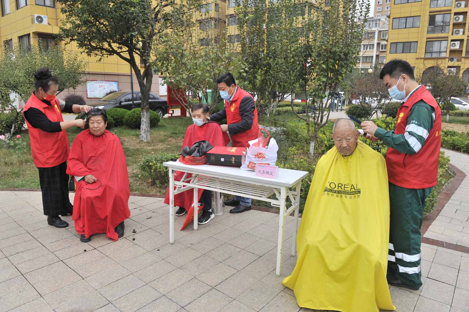 918搏天堂团委工作证明照片-3.jpg